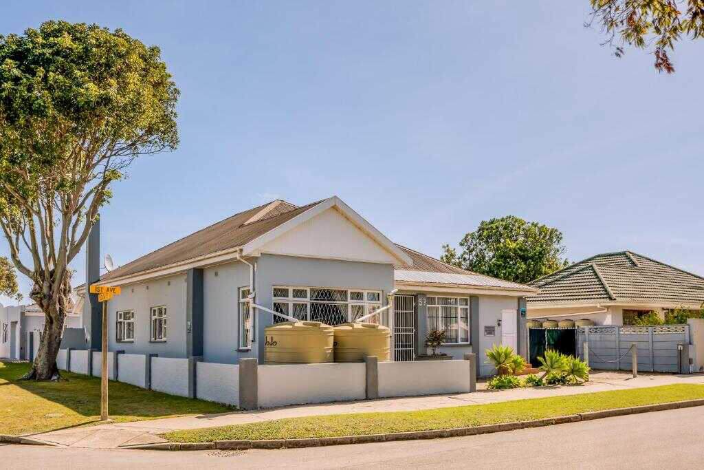 The Owl House Guest House exterior on 1st Avenue, Newton Park